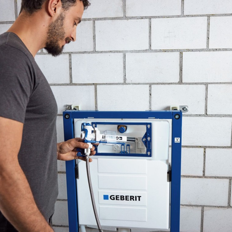 Kompakt formájának köszönhetően a 383-as típusú töltőszelep könnyen beszerelhető Kompakt formájának köszönhetően a 383-as típusú töltőszelep könnyen beszerelhető