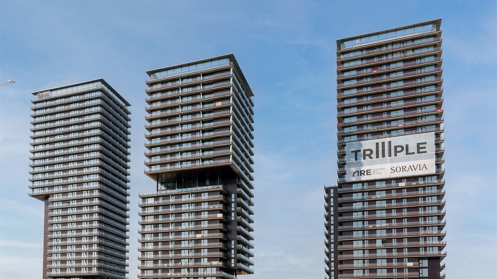 A TrIIIple három tornya párbeszédet folytat egymással. (© Soravia) A TrIIIple három tornya párbeszédet folytat egymással. (© Soravia)