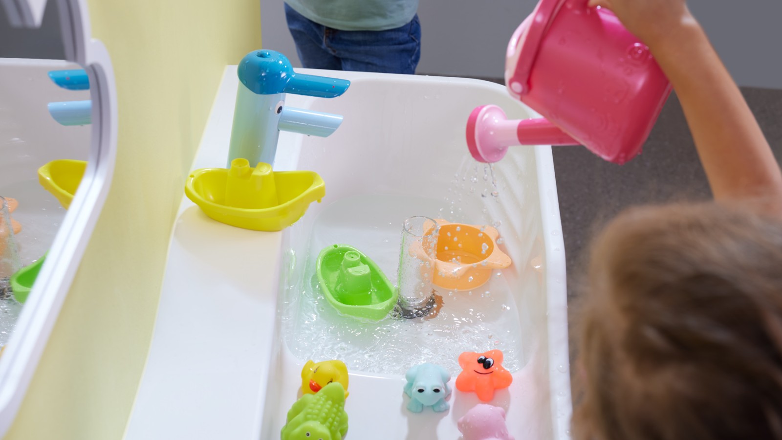 Geberit Bambini játszó- és mosakodó hely légáteresztő medencével Geberit Bambini játszó- és mosakodó hely légáteresztő medencével