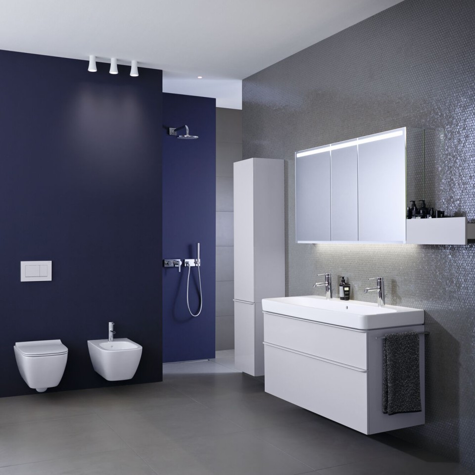 Fürdőszoba Geberit Smyle WC-kerámiával és mosdóval