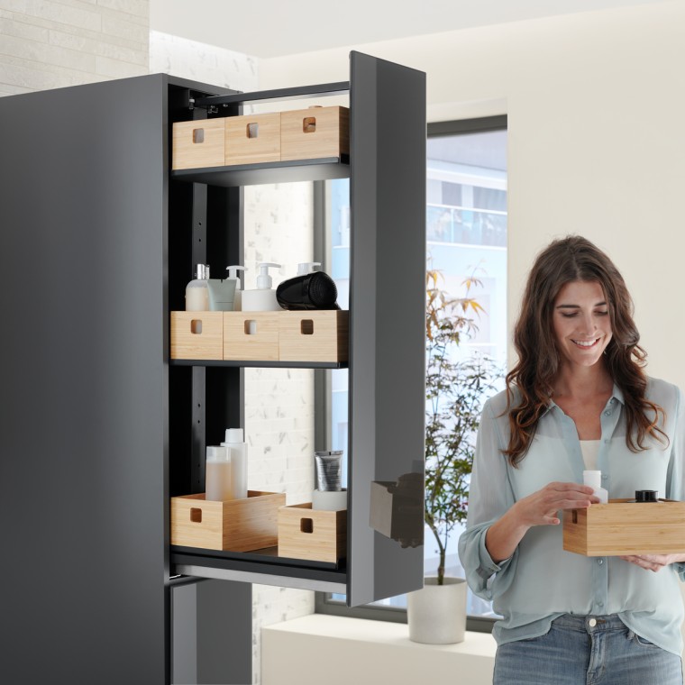 Magas kihúzható szekrény, láva üveg kivitelben