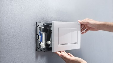 Fehér Sigma20 működtetőlap (© Geberit)