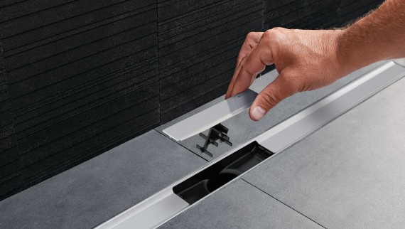 Geberit CleanLine zuhanylefolyó - leöblíthető fésűs szűrő