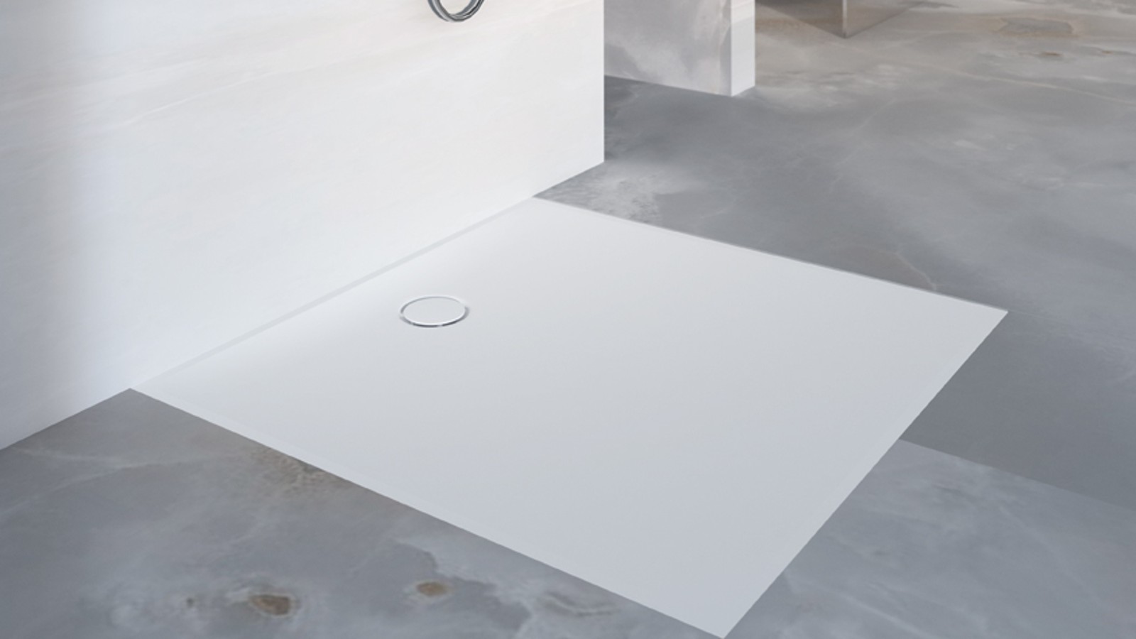 Padló síkjába süllyesztett zuhanytálca