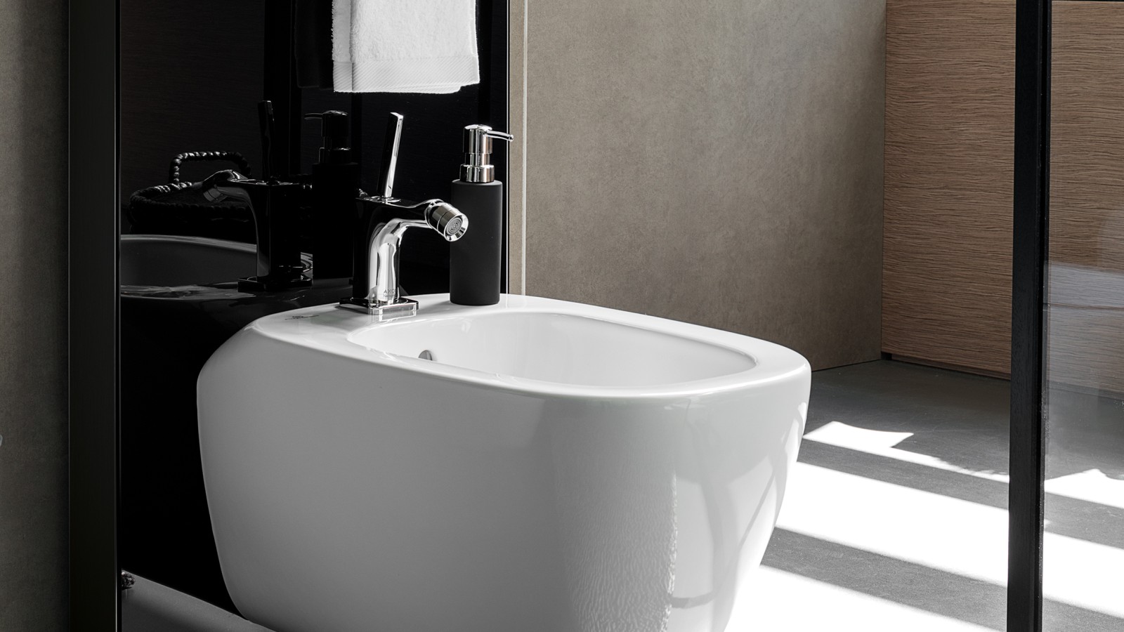 Geberit Monolith bidével (© Geberit) Geberit Monolith bidével (© Geberit)