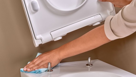 Egy WC tisztítása Egy WC tisztítása