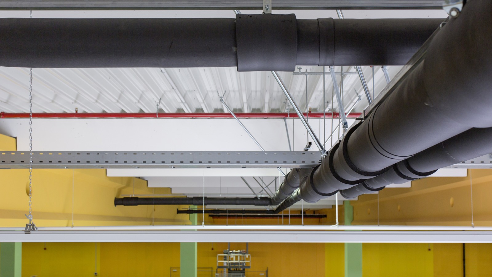 Geberit PE csővezetékek egy Geberit Pluvia tetővíztelenítő rendszerben Geberit PE csővezetékek egy Geberit Pluvia tetővíztelenítő rendszerben