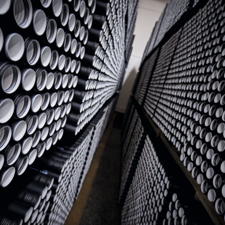 Európában gyártott halmozott Silent-PP csövek Európában gyártott halmozott Silent-PP csövek