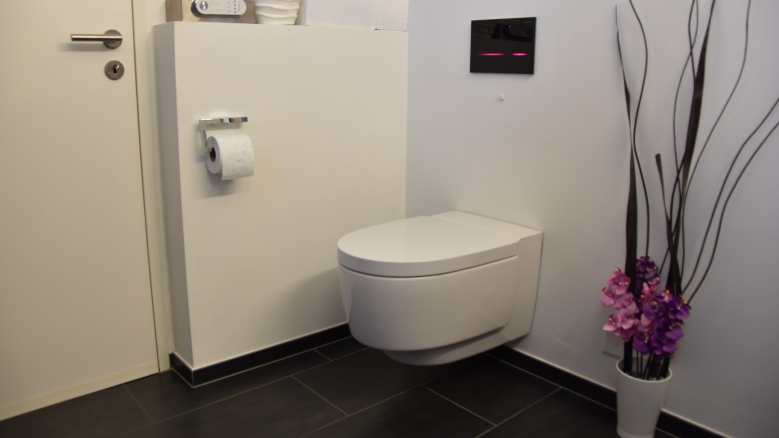 Fürdőszoba felújítás után különböző Geberit termékekkel