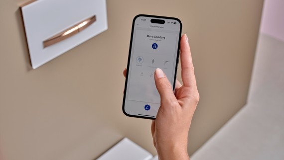 A kiválasztott WC-k és más Geberit fürdőszobai termékek applikációval vezérelhetők A kiválasztott WC-k és más Geberit fürdőszobai termékek applikációval vezérelhetők