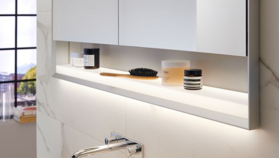 Geberit ONE tükrös szekrény Geberit ComfortLight világítási koncepcióval