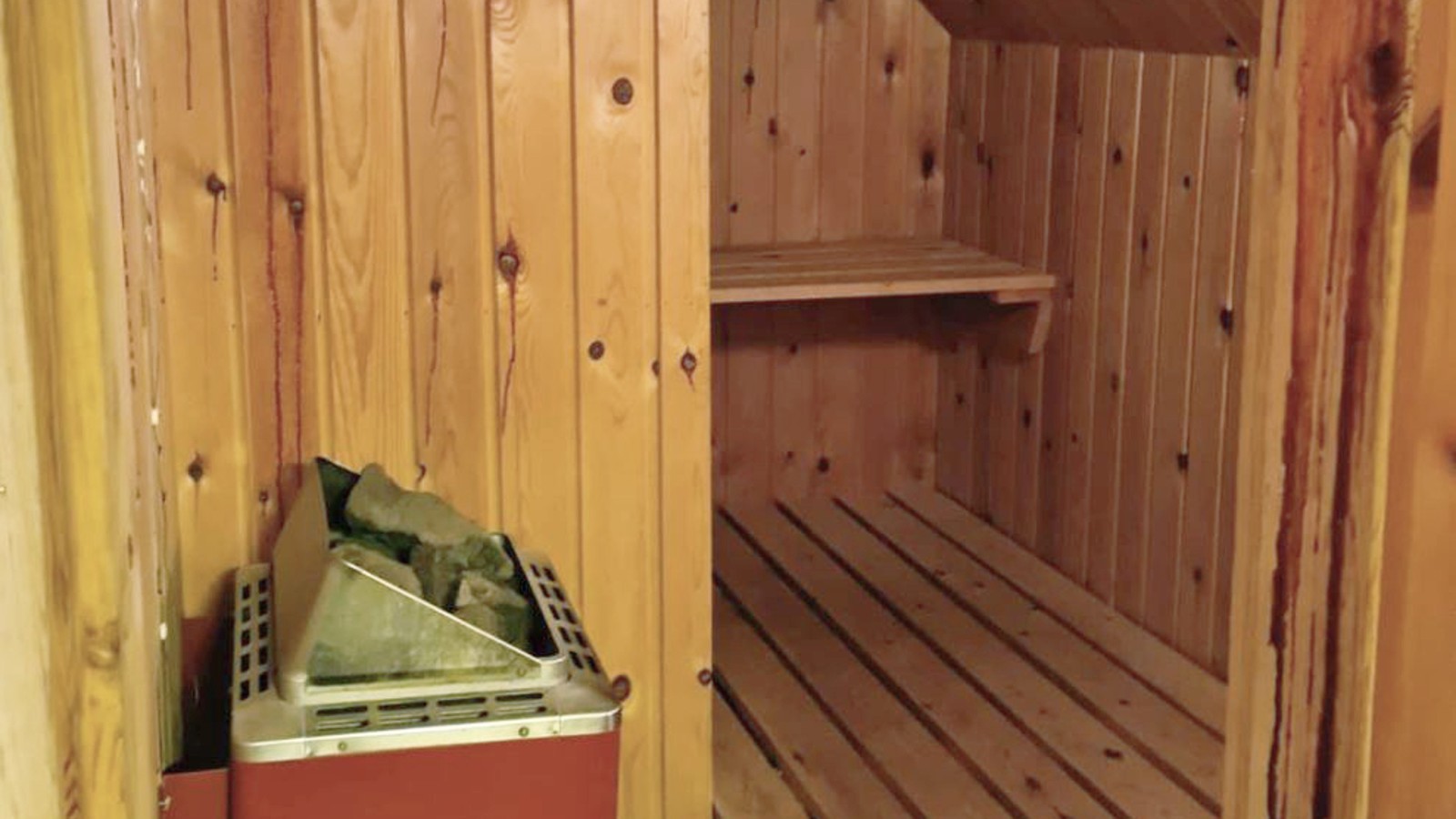 Szauna ferde tetővel (© @triner2 és @strandparken3)