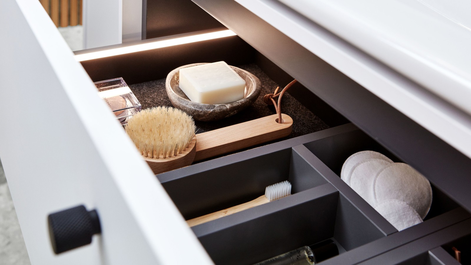 Nyitott alsószekrény