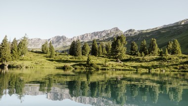 Tükröződések a svájci Engstlensee hegyi tóban 1835 m tengerszint feletti magasságban Fotós: Bruno Augsburger (© Geberit)