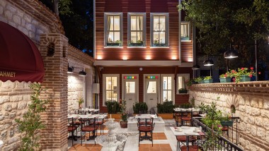 Az isztambuli Turkish House szálloda belső udvara különböző korok szerkezeti és dekorációs elemeit ötvözi (© Hotel Turkish House)