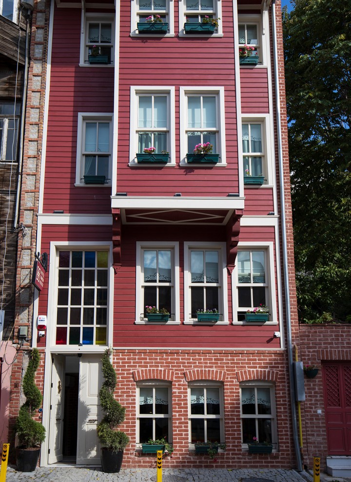 Előtte – utána: Az épület az átalakítás előtti állapotában és a 2022-es megnyitáskor (© Haydar Erçin) Előtte – utána: Az épület az átalakítás előtti állapotában és a 2022-es megnyitáskor (© Haydar Erçin)