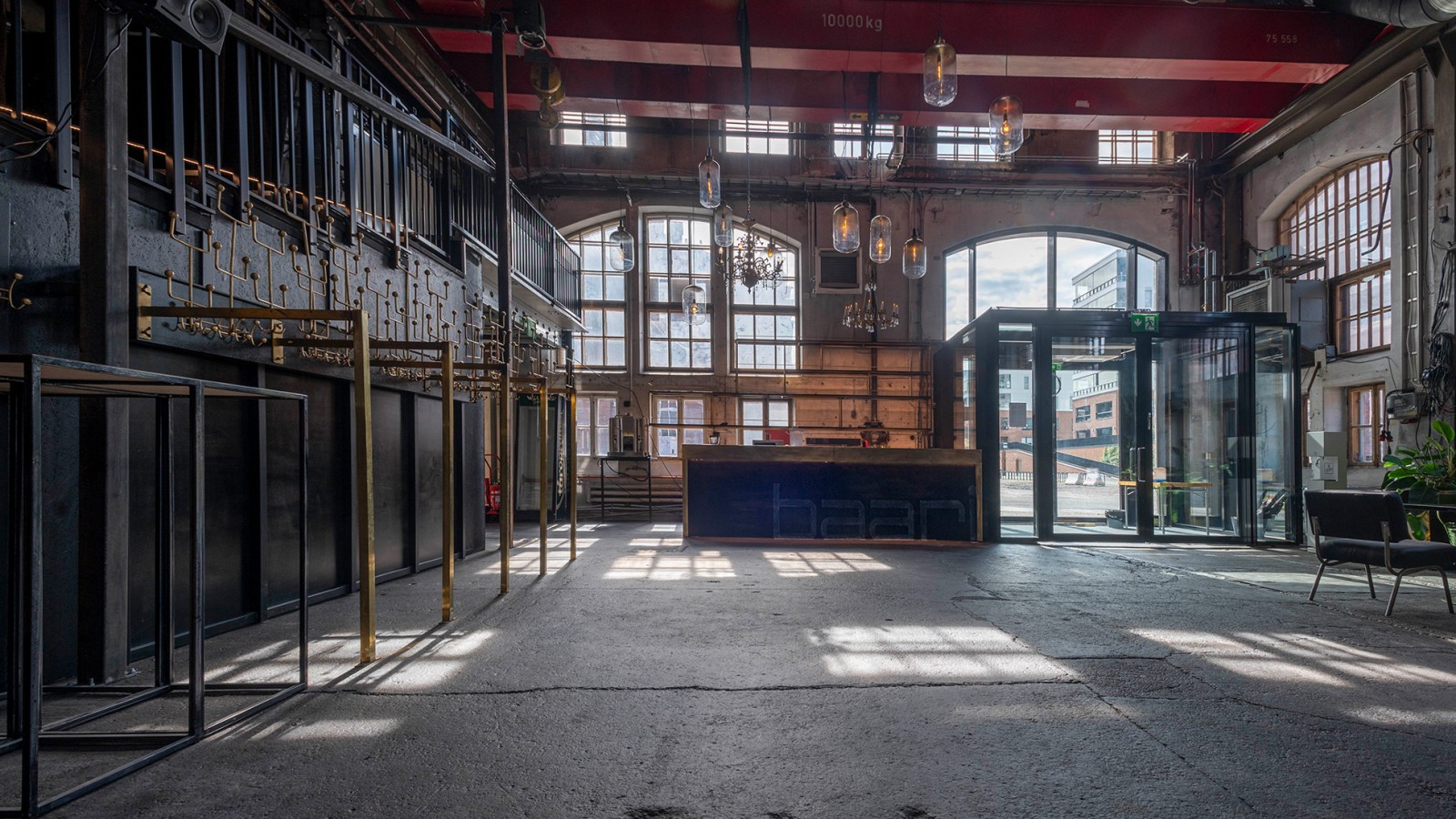 A Konepaja kínálata rendkívül változatos. Bárok, klubok, sport- és kulturális események helyszínéül szolgál (© Kansallis Teatteri) A Konepaja kínálata rendkívül változatos. Bárok, klubok, sport- és kulturális események helyszínéül szolgál (© Kansallis Teatteri)