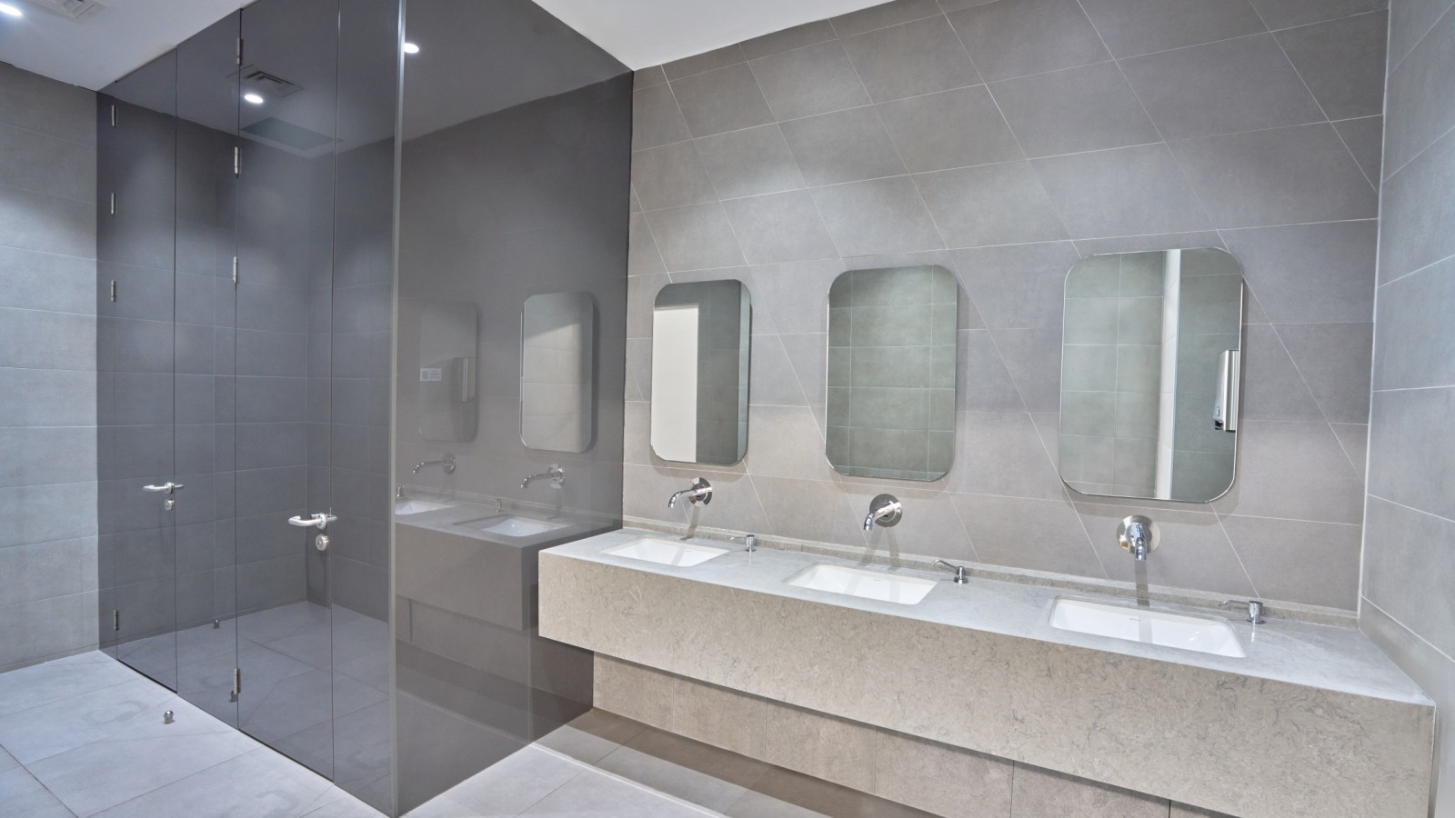 Egyszerű és elegáns: Geberit VariForm mosdók és Piave csaptelepek © Oğuzhan Kasar Egyszerű és elegáns: Geberit VariForm mosdók és Piave csaptelepek © Oğuzhan Kasar