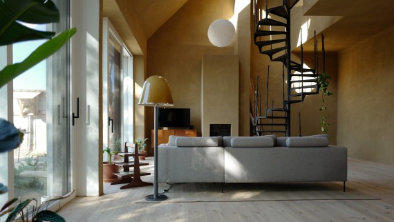 Lichtdurchflutet: Das «Haus am Hof» ist dank grosszügiger Verglasung hell und einladend (© Anna W.) Lichtdurchflutet: Das «Haus am Hof» ist dank grosszügiger Verglasung hell und einladend (© Anna W.)