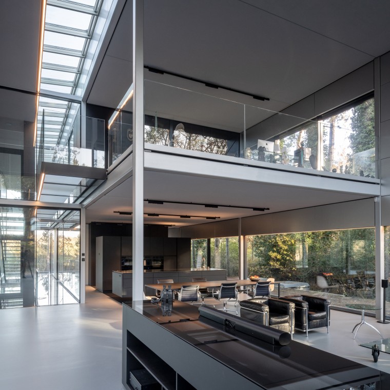 Az épület szinte teljes egészében szétszerelhető és újrahasznosítható (© Lucas van der Wee)