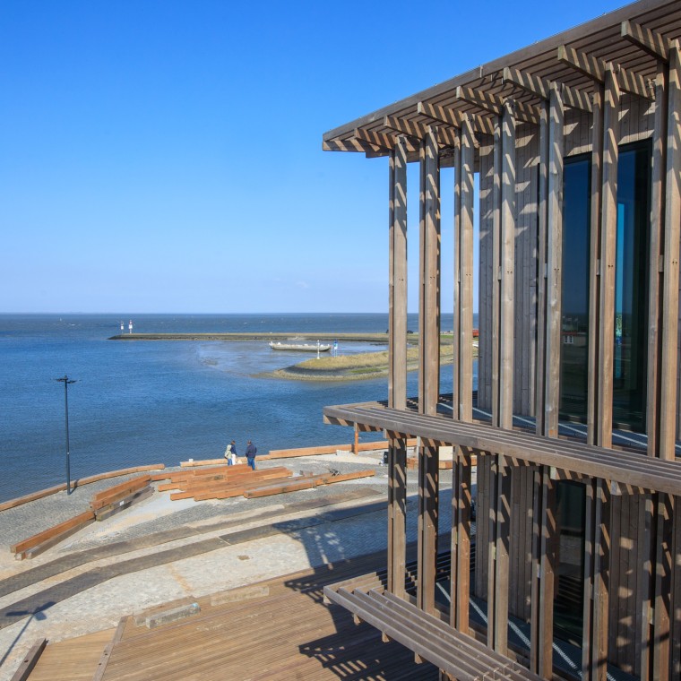 A dán sztárépítész, Dorte Mandrup a zord éghajlati viszonyok figyelembevételével tervezte meg az új épületet (© Tjeerd Visser) A dán sztárépítész, Dorte Mandrup a zord éghajlati viszonyok figyelembevételével tervezte meg az új épületet (© Tjeerd Visser)