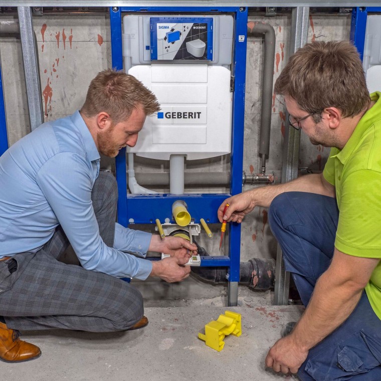 A Geberit elektromos csatlakozódoboz beépítése A Geberit elektromos csatlakozódoboz beépítése