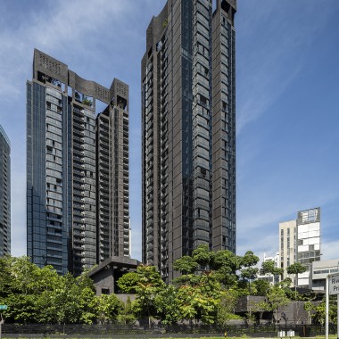 A toronyházak a sűrűn lakott szingapúri metropolisz két értékes erőforrását ötvözik: a teret és a természetet. (© Darren Soh)