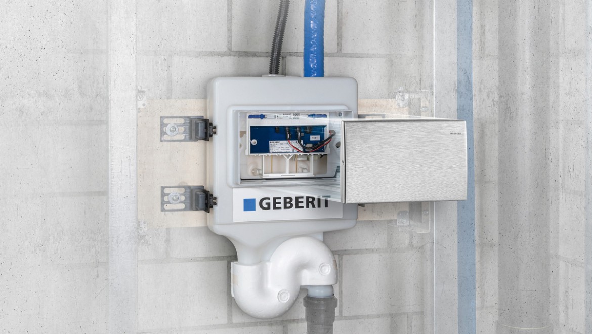 A Geberit HS30 higiéniai öblítőberendezés különösen nagy öblítési mennyiséget igénylő alkalmazásokhoz használható szűk beépítési helyeken (© Geberit)