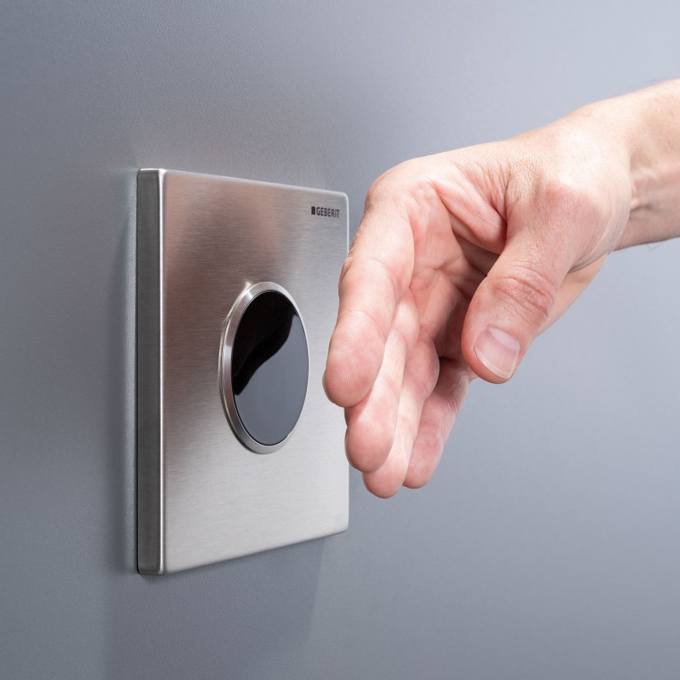 Az infravörös felhasználóészleléssel ellátott érintésmentes vizeldeöblítés-vezérlők lehetővé teszik az igényeken alapuló programozást és a megbízható öblítő működtetését Az infravörös felhasználóészleléssel ellátott érintésmentes vizeldeöblítés-vezérlők lehetővé teszik az igényeken alapuló programozást és a megbízható öblítő működtetését