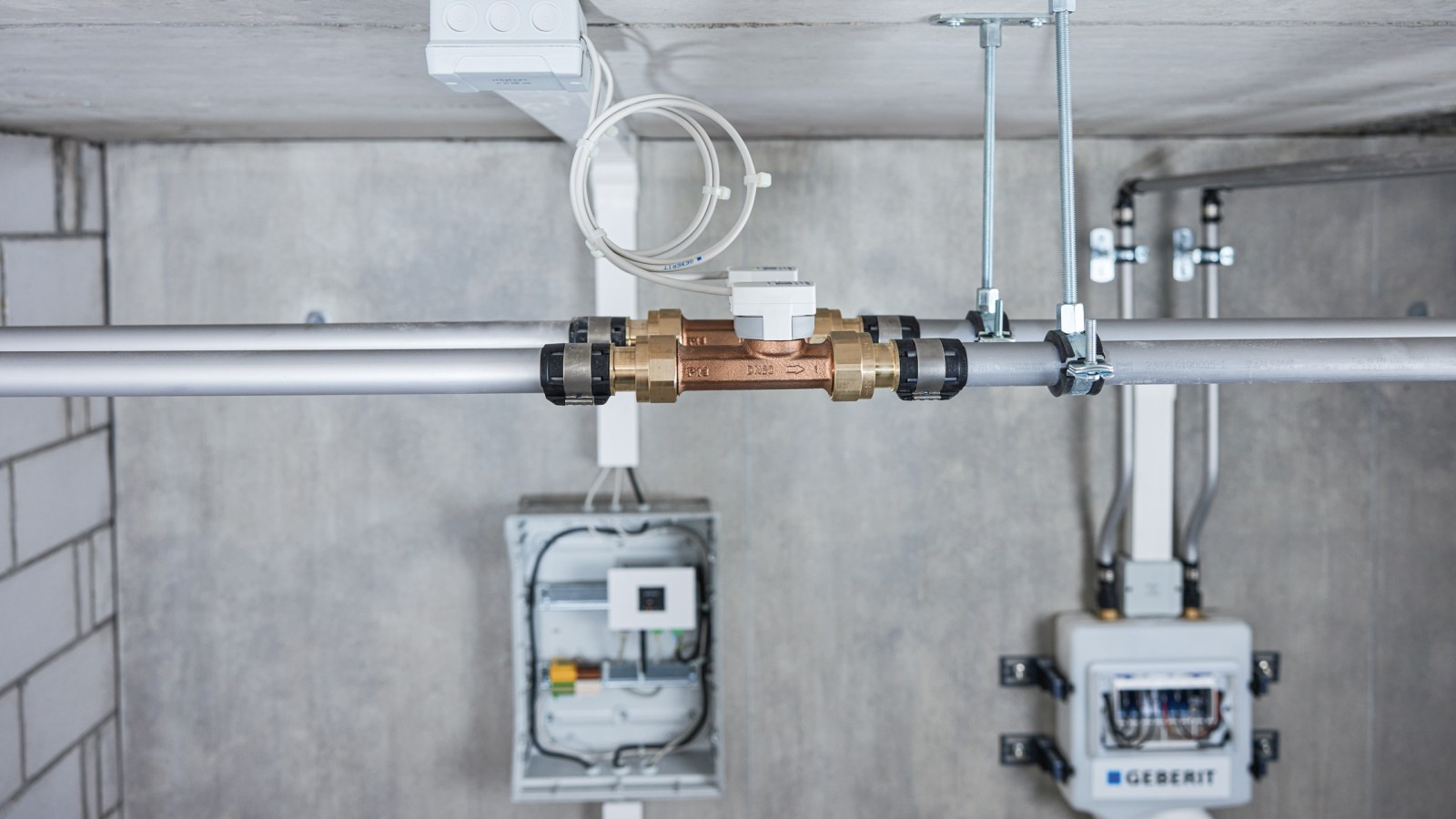 A GEBUS rendszerhez való Geberit érzékelők közvetlenül a Gateway-hez csatlakoznak A GEBUS rendszerhez való Geberit érzékelők közvetlenül a Gateway-hez csatlakoznak