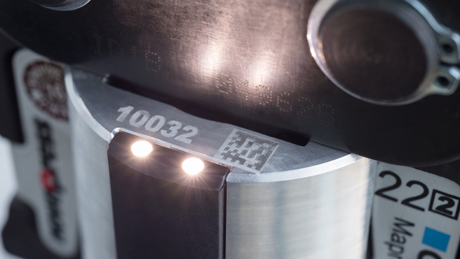 A présvilágítással ellátott Geberit présszerszám a sötét sarkokban is jó láthatóságot biztosít