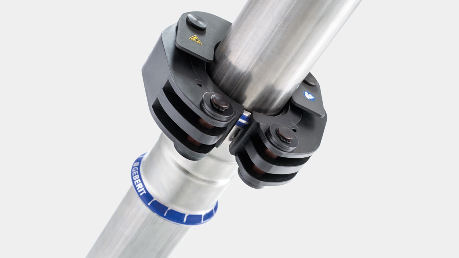 A bepattintó mechanizmus rögzíti a Geberit présgyűrűket a Geberit Mapress idomhoz