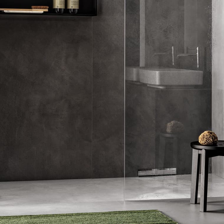 Padlóba süllyesztett zuhanyzó falba rejtett lefolyóval Padlóba süllyesztett zuhanyzó falba rejtett lefolyóval