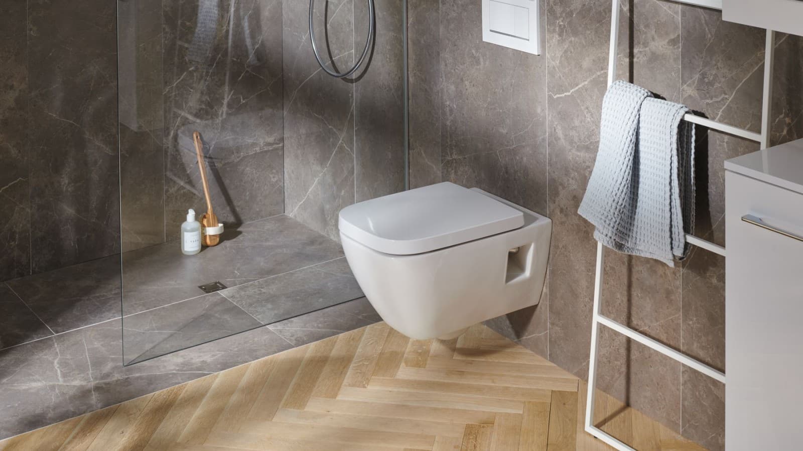 Geberit Selnova Square WC és Geberit padlóösszefolyó Geberit Selnova Square WC és Geberit padlóösszefolyó