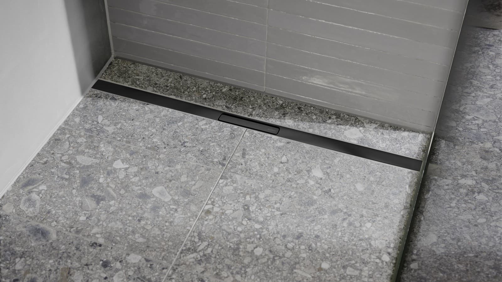 Geberit CleanLine30 zuhanyfolyóka fekete színben Geberit CleanLine30 zuhanyfolyóka fekete színben