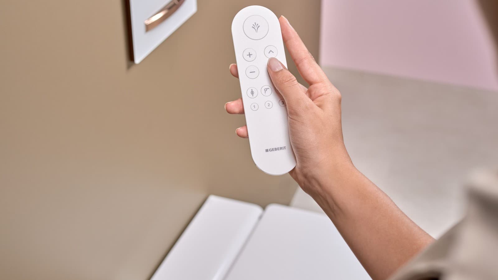 Geberit AquaClean Mera távirányítóval Geberit AquaClean Mera távirányítóval