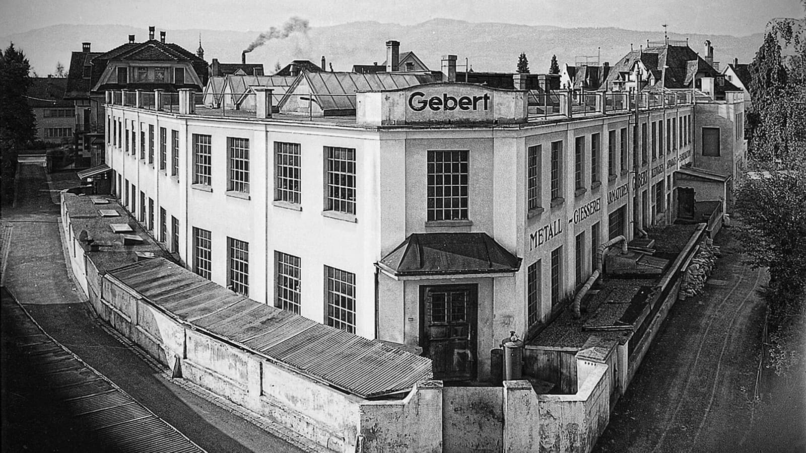 A Geberit első gyára Rapperswilben az 1920-as években. A Geberit első gyára Rapperswilben az 1920-as években.