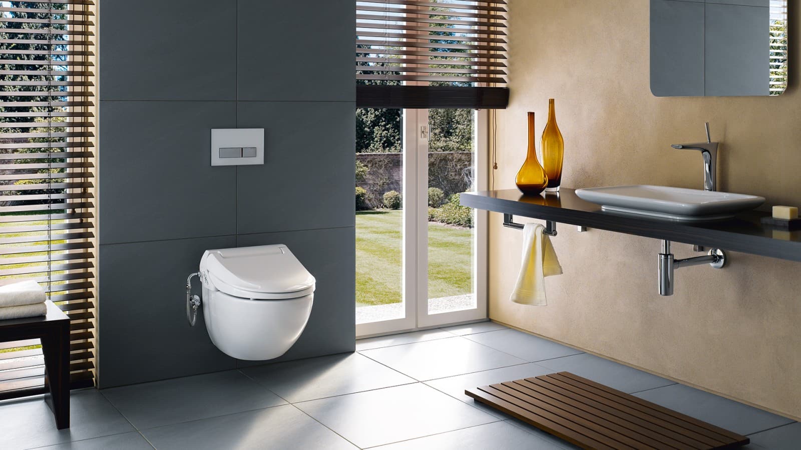Geberit AquaClean 4000 egy fürdőszobában Geberit AquaClean 4000 egy fürdőszobában