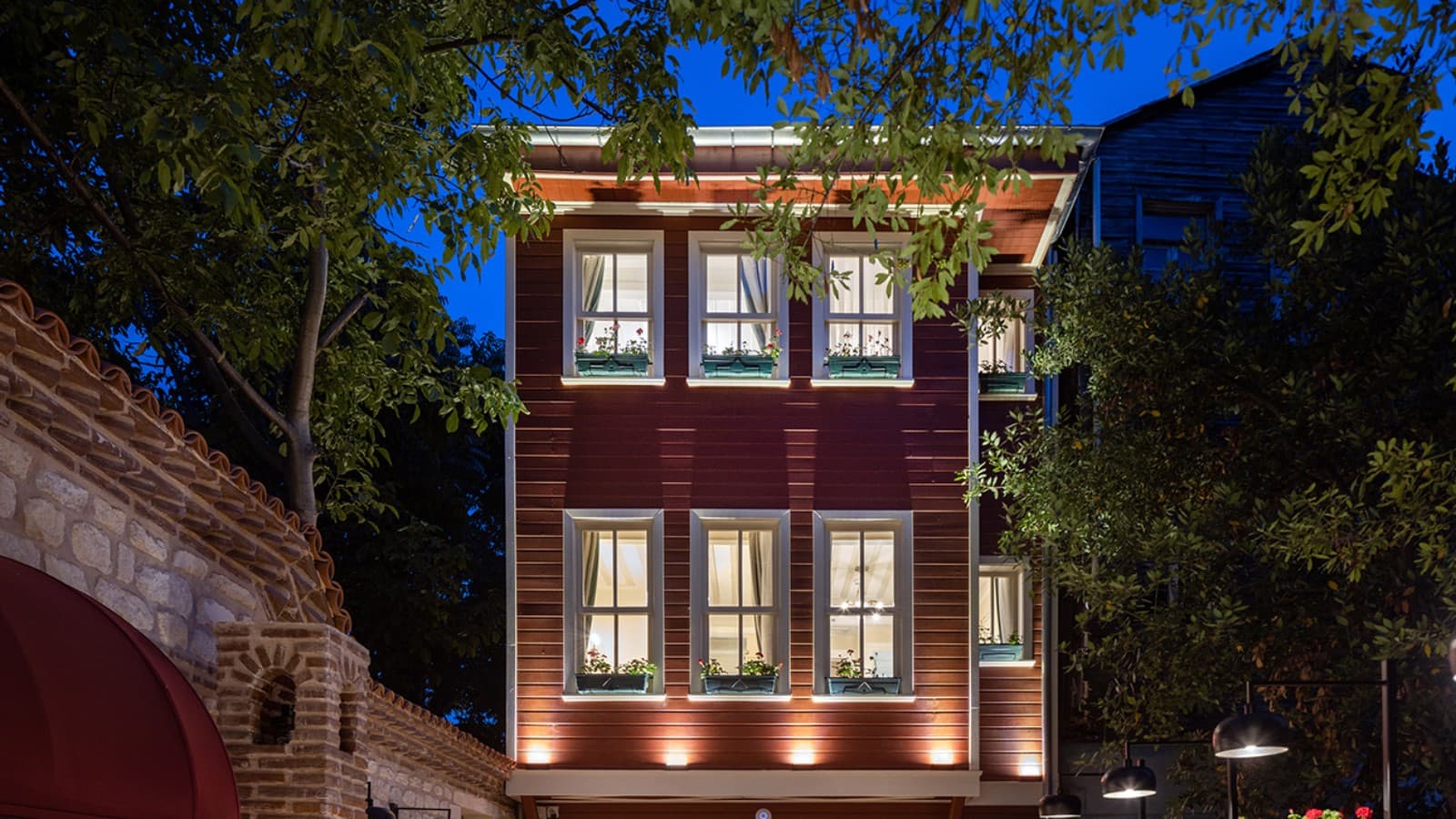 Az isztambuli Turkish House szálloda belső udvara különböző korok szerkezeti és dekorációs elemeit ötvözi (© Hotel Turkish House) Az isztambuli Turkish House szálloda belső udvara különböző korok szerkezeti és dekorációs elemeit ötvözi (© Hotel Turkish House)