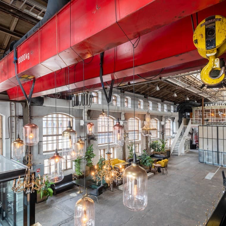 Az épületek ipari jellegét sikerült megőrizni (© Kansallis Teatteri) Az épületek ipari jellegét sikerült megőrizni (© Kansallis Teatteri)