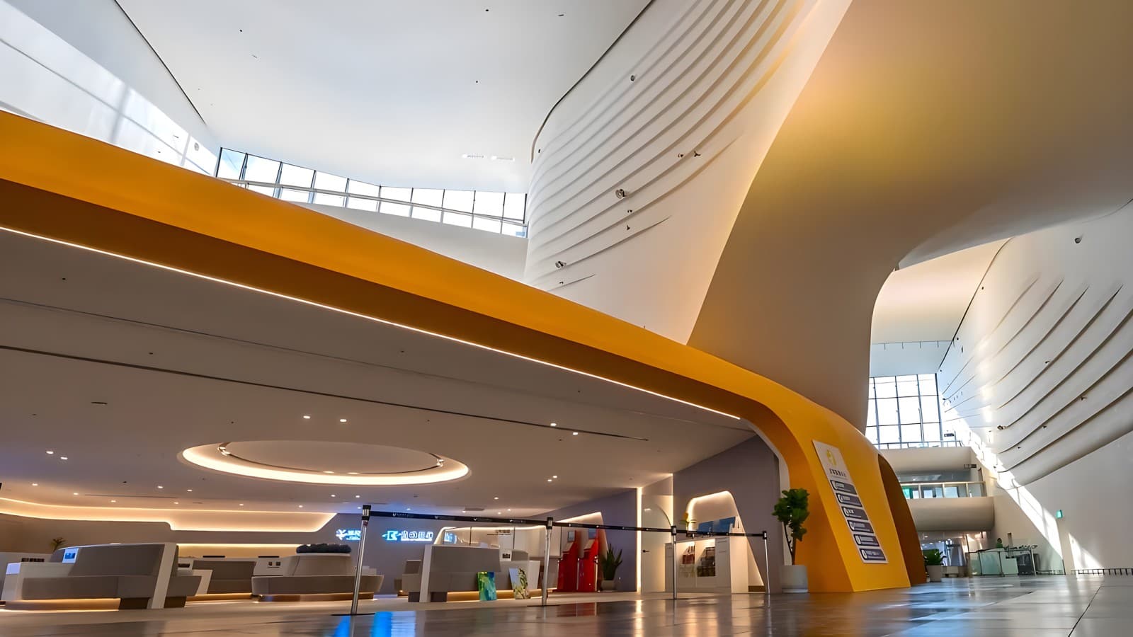 A sétahajók és a kompjáratok számára elkülönített területek hozzájárulnak a terminál hatékony működéséhez A sétahajók és a kompjáratok számára elkülönített területek hozzájárulnak a terminál hatékony működéséhez