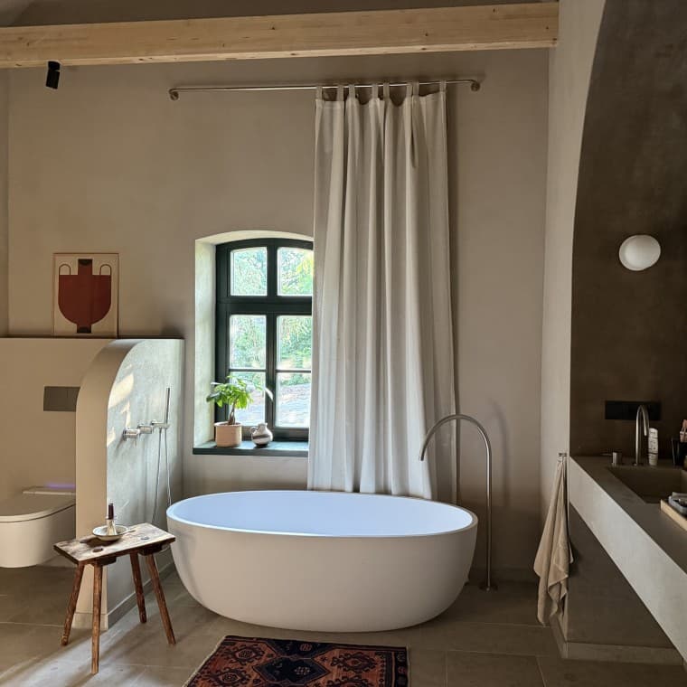 Mindegyik fürdőszobának saját neve van: ez a „bézs fürdőszoba”. (© Büşra Qadir) Mindegyik fürdőszobának saját neve van: ez a „bézs fürdőszoba”. (© Büşra Qadir)