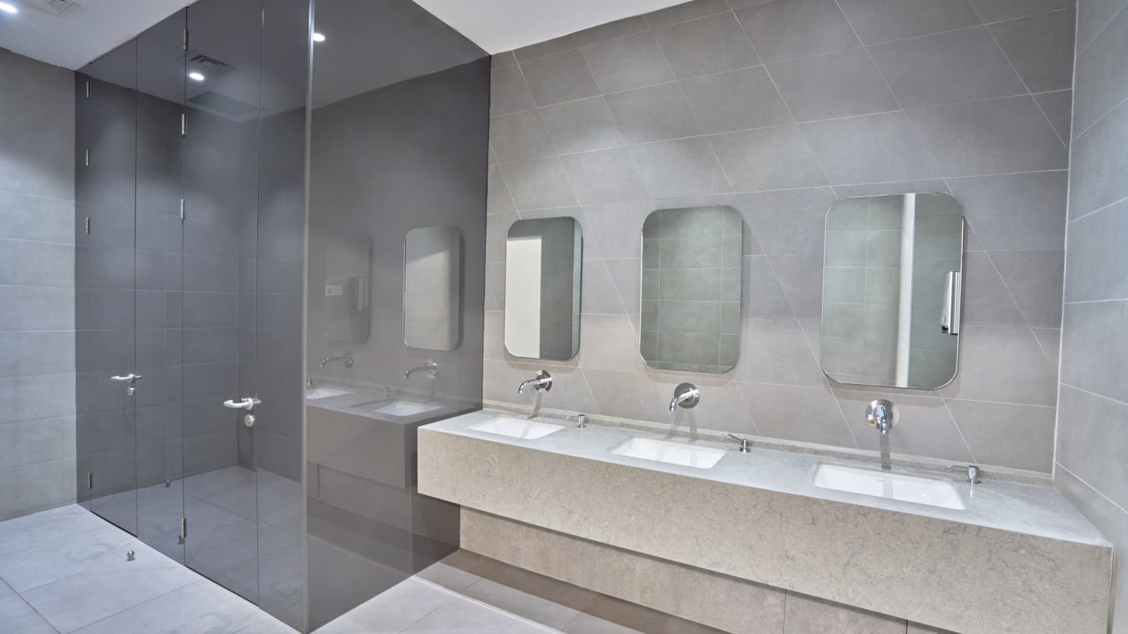 Egyszerű és elegáns: Geberit VariForm mosdók és Piave csaptelepek © Oğuzhan Kasar Egyszerű és elegáns: Geberit VariForm mosdók és Piave csaptelepek © Oğuzhan Kasar