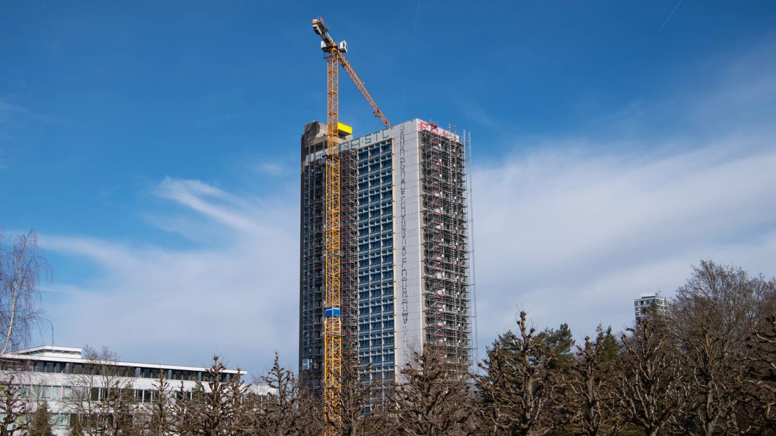 Az 1970-es években épült OMU 93 toronyház felújítása és átalakítása Az 1970-es években épült OMU 93 toronyház felújítása és átalakítása