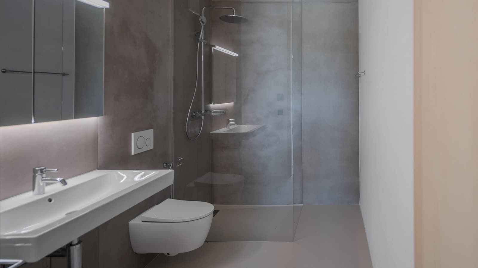 A fürdőszobákban Geberit WC-k és mosdók szolgálják a személyes higiéniát (© Openly / Jens Ellensohn) A fürdőszobákban Geberit WC-k és mosdók szolgálják a személyes higiéniát (© Openly / Jens Ellensohn)