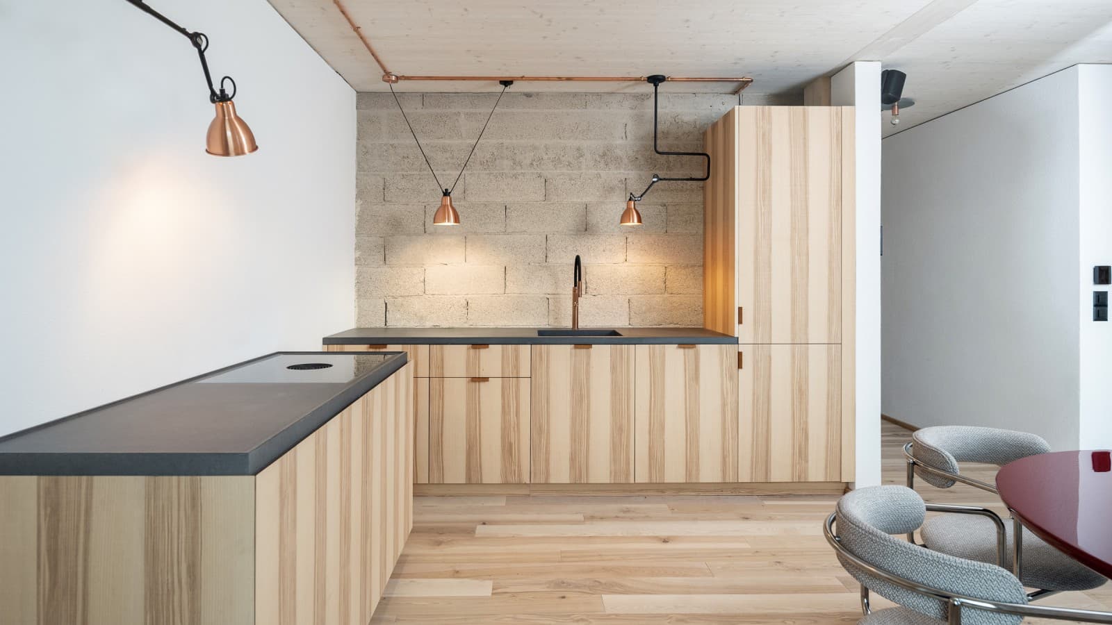 Az épület belső kialakításához regionális és tanúsított erdőgazdálkodásból származó fát használtak (© Openly / Jens Ellensohn) Az épület belső kialakításához regionális és tanúsított erdőgazdálkodásból származó fát használtak (© Openly / Jens Ellensohn)