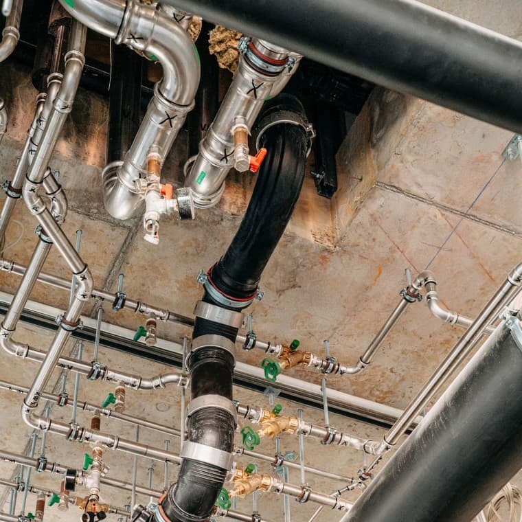 DS 90 lakótorony: Geberit Silent-Pro BottomTurn az irányváltásnál DS 90 lakótorony: Geberit Silent-Pro BottomTurn az irányváltásnál