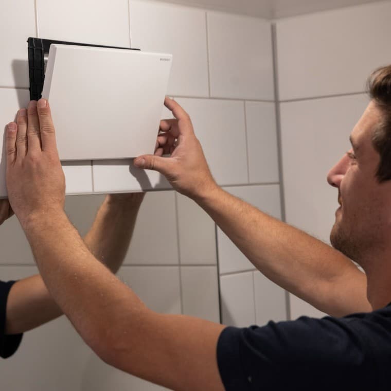 Geberit takarólap higiéniai öblítőberendezéshez alpin fehér színben Geberit takarólap higiéniai öblítőberendezéshez alpin fehér színben