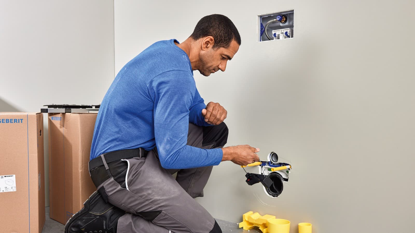 WC-vezérlésekhez való Geberit buszátalakító felszerelése WC-vezérlésekhez való Geberit buszátalakító felszerelése