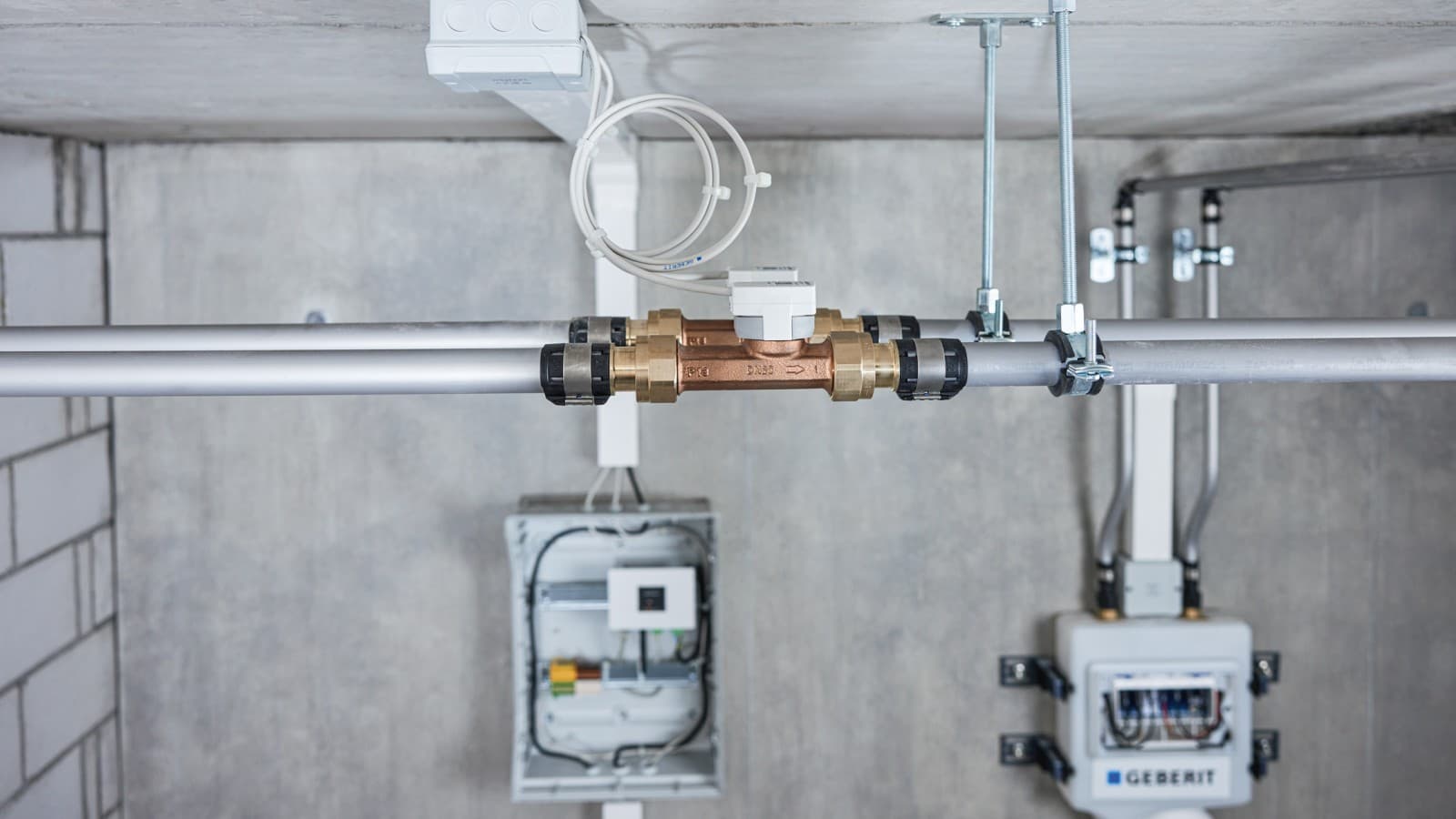 A GEBUS rendszerhez való Geberit érzékelők közvetlenül a Gateway-hez csatlakoznak A GEBUS rendszerhez való Geberit érzékelők közvetlenül a Gateway-hez csatlakoznak